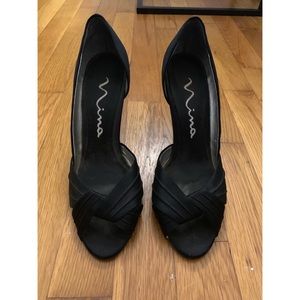 Nina Black Pumps